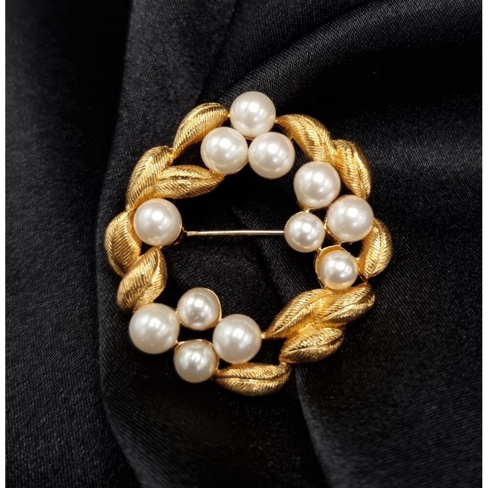 Rare Find Vintage 1990s Napier Signed Gold-Tone Leaf & Faux Pearl Wreath Brooch